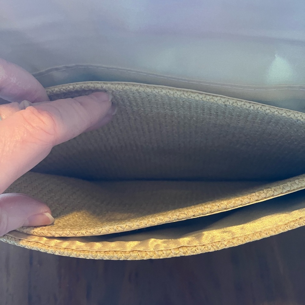 Clutch with Gold Triangle Turn-Lock comes with xtra strap NWOT - Picture 7 of 8